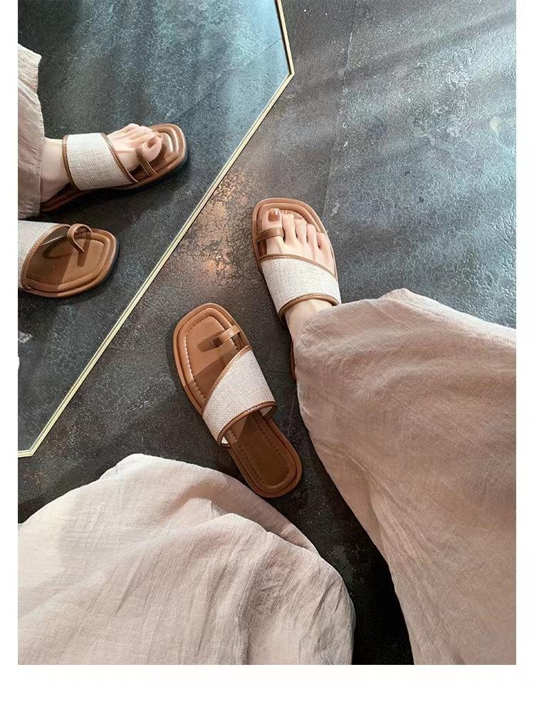 Spot second hair square head toe flat bottom slippers women's outer wear straw splicing small fragrant sandals 2025 summer new