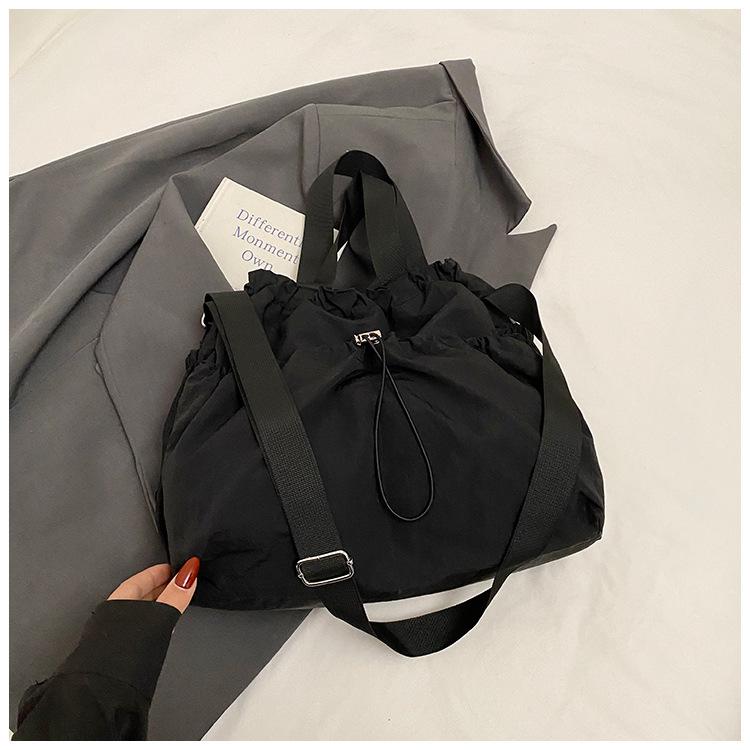 2025 Japanese Hansen Lazy Wind Canvas Bag Women's Large Capacity Drawstring Handbag High Value College Student Class Bag