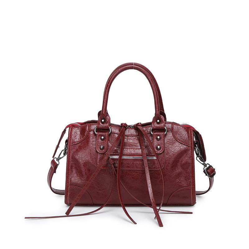 

Сумка-паровоз в стиле ретро с заклепками, женская повседневная универсальная сумка через плечо, сумка-мессенджер для поездок на работу 30*10*20 красный