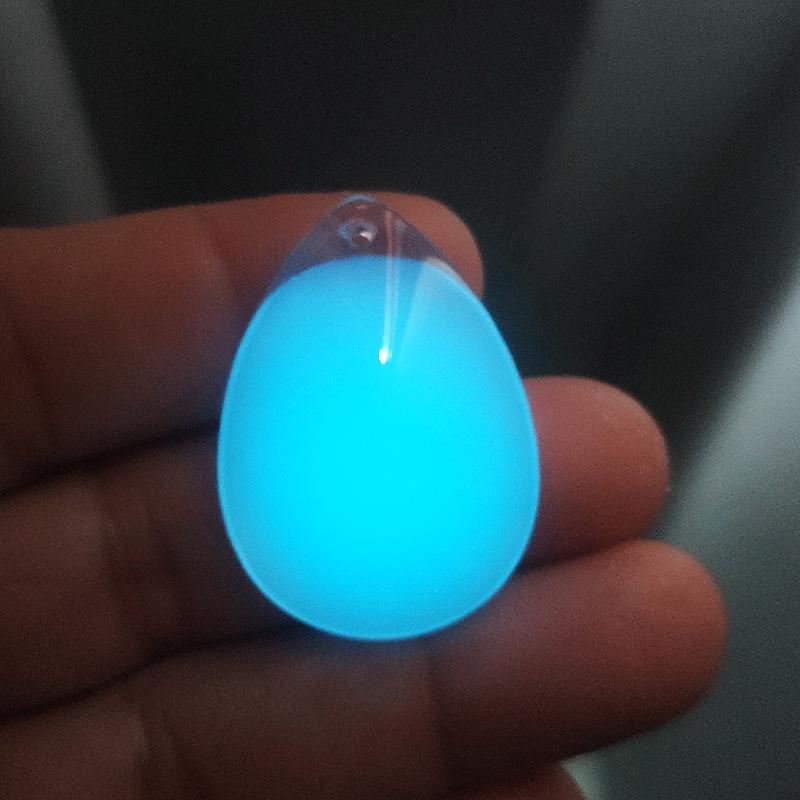 Náhrdelník s kapkovitým zářivým krystalem a luminiscenčním přívěskem