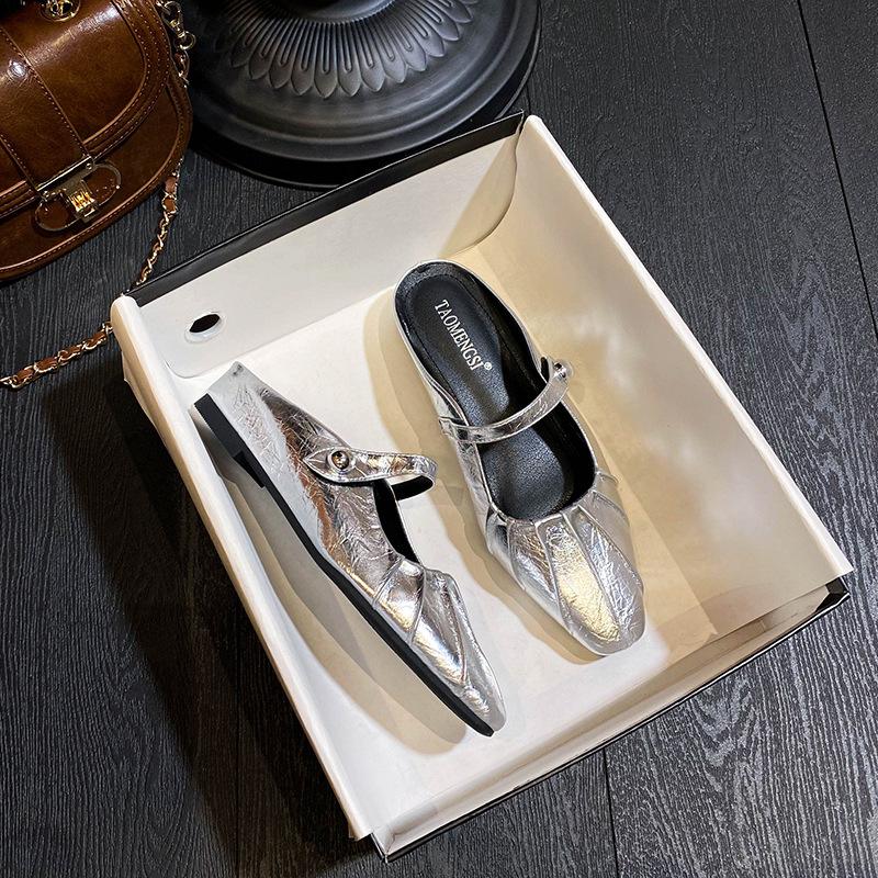 

Темпераментная маленькая квадратная голова плиссированное слово с мелким вырезом Мэри Джейн сумка голова полушлепанцы женские летние 43 серебряный