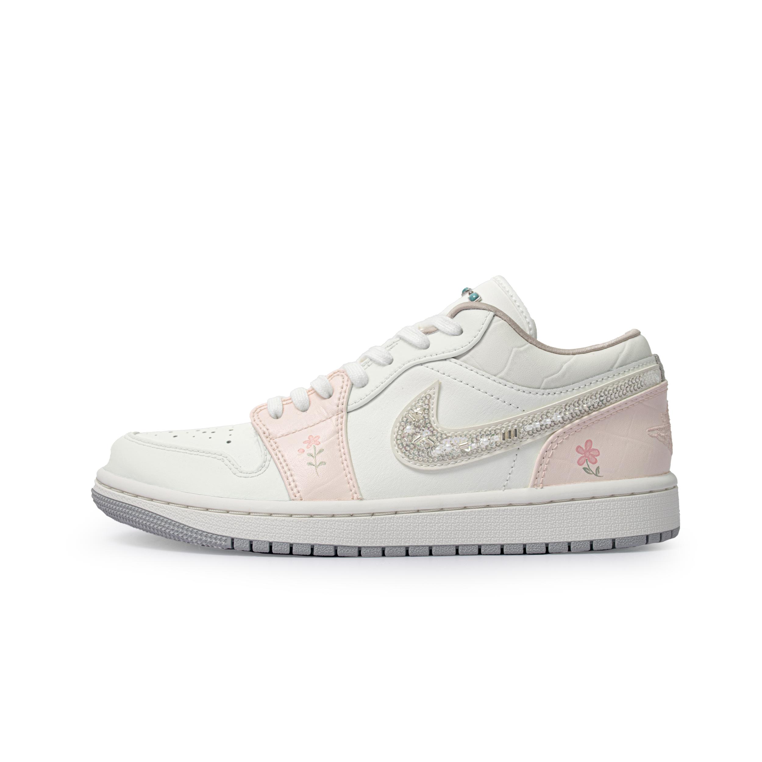 

Jordan Air Jordan 1 Camellia Garden Low top Vintage Basketball Shoes Women s White IH7323-100(Team196-) 39