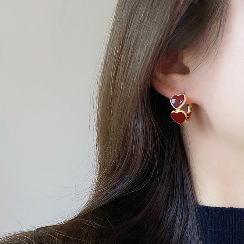 Boucles d'oreilles de luxe tendance 2024 accrocheuses pour femmes: Boucles d'oreilles à clous tendance et polyvalentes pour l'automne et l'hiver