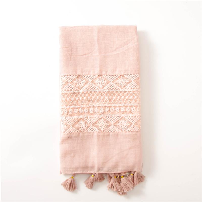 

2024 Four Seasons Женский освежающий литературный однотонный элегантный шарф с кружевным сращиванием, вышитый шелковый шарф, солнцезащитная шаль, шарф с кондиционером 180*70 светло-розовый