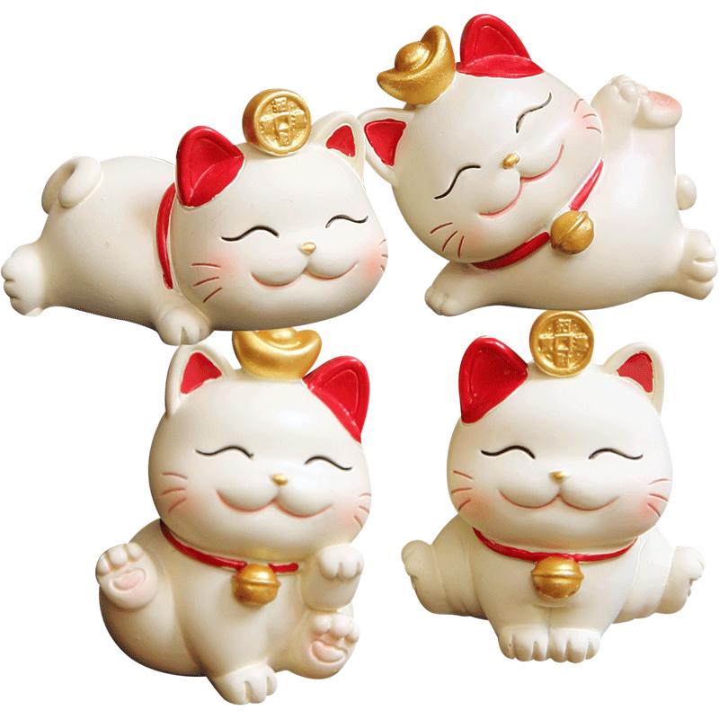 Creative Lucky Cat Car Console & Cake Decorations: Small Ornamental Pieces for Desktop