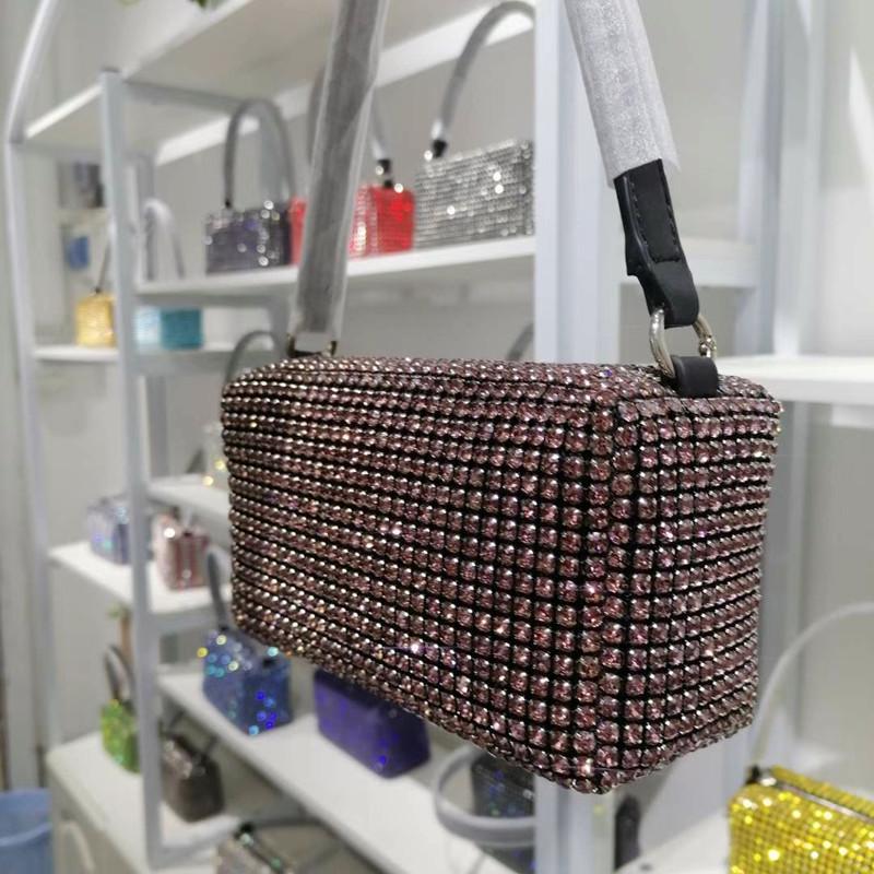 

Женская квадратная мини-сумка Diamond 2024: Натуральная кожа, модная цепочка в виде змеиной кости, универсальный дизайн через плечо. 18cm Large Diamond Bag