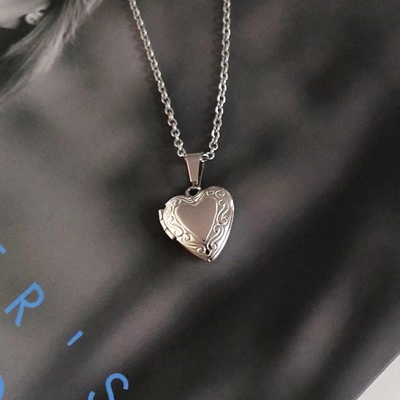 Ciondolo Collana Portafoto a Forma di Cuore Ciondoli Cuore Amore Medaglione Fluttuante Collane Moda Donna Uomo Gioielli Memoriali