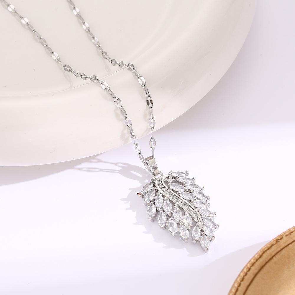 Hochwertige Damen Halskette aus Titanstahl mit vierblättrigem Kleeblatt - Nicht verblassend, vielseitige Schlüsselbeinkette