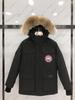 Canada Goose Expedition Unisex Daunenjacke mit Wolfsfell