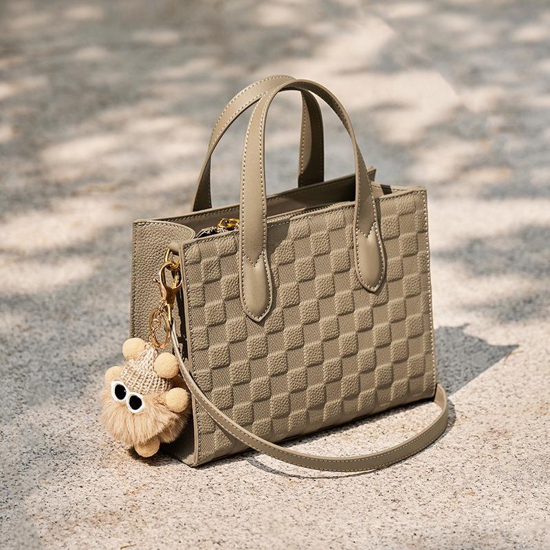 

Женская сумка-мессенджер из натуральной кожи (22,5*9,5*17,5 см) 612410122 серый