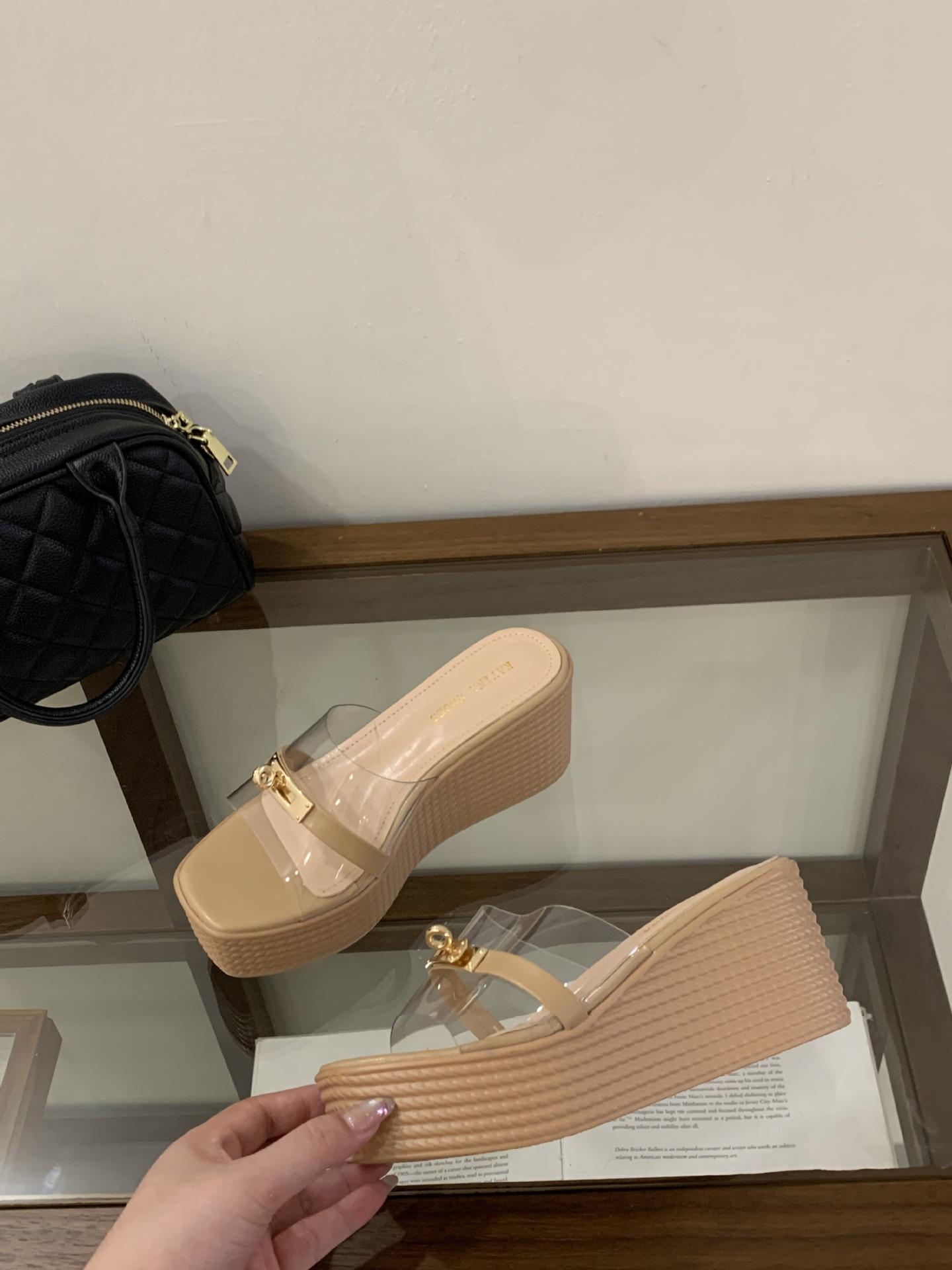 

2026 Internet celebrity summer new fashion outer wear thick-soled wedge sandals waterproof table women s shoes transparent high-heeled cool slippers 40 абрикосовий