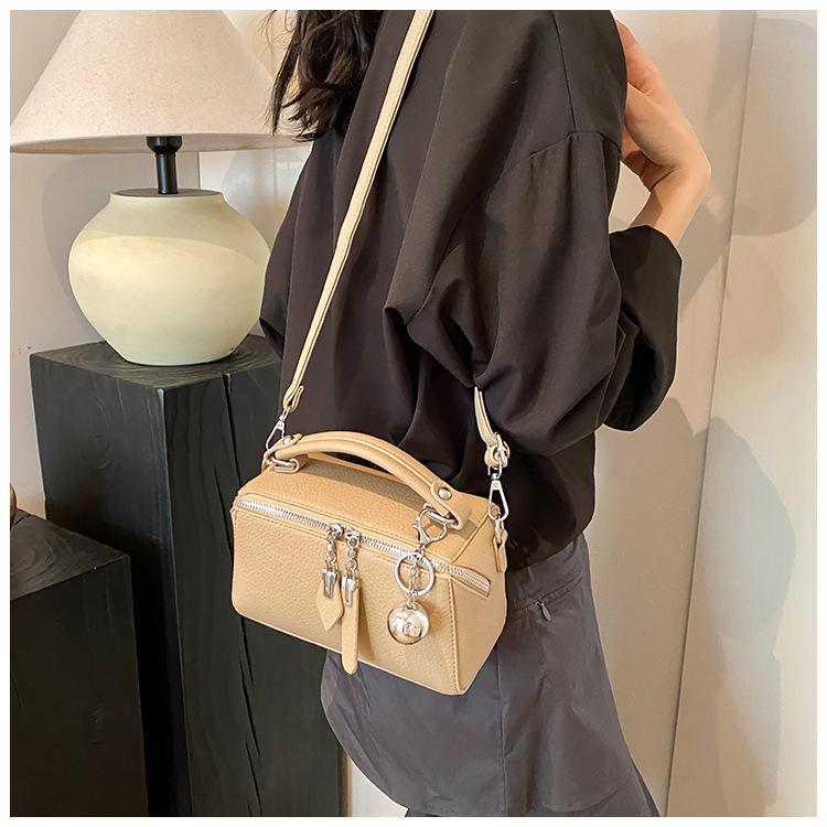 Fashion Handbag Women's Crossbody Bag 2026 New Retro Leather Bag Boston Shoulder Messenger Bag Small Square Bag