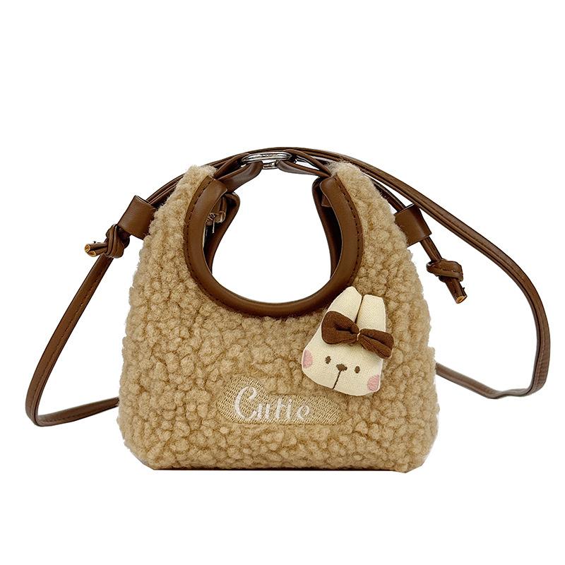 

Fashion versatile lamb wool plush bag women s season autumn and winter new niche design exquisite messenger shoulder bag коричневый
