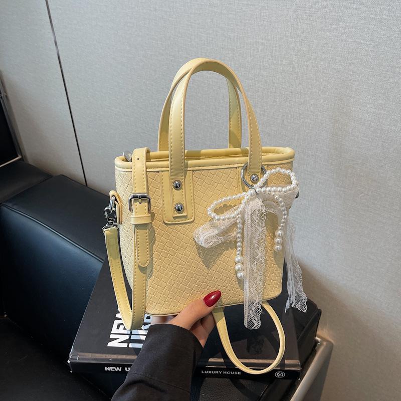 Premium sense simple portable bucket bag women's 2025 summer new fashion contrasting color messenger bag