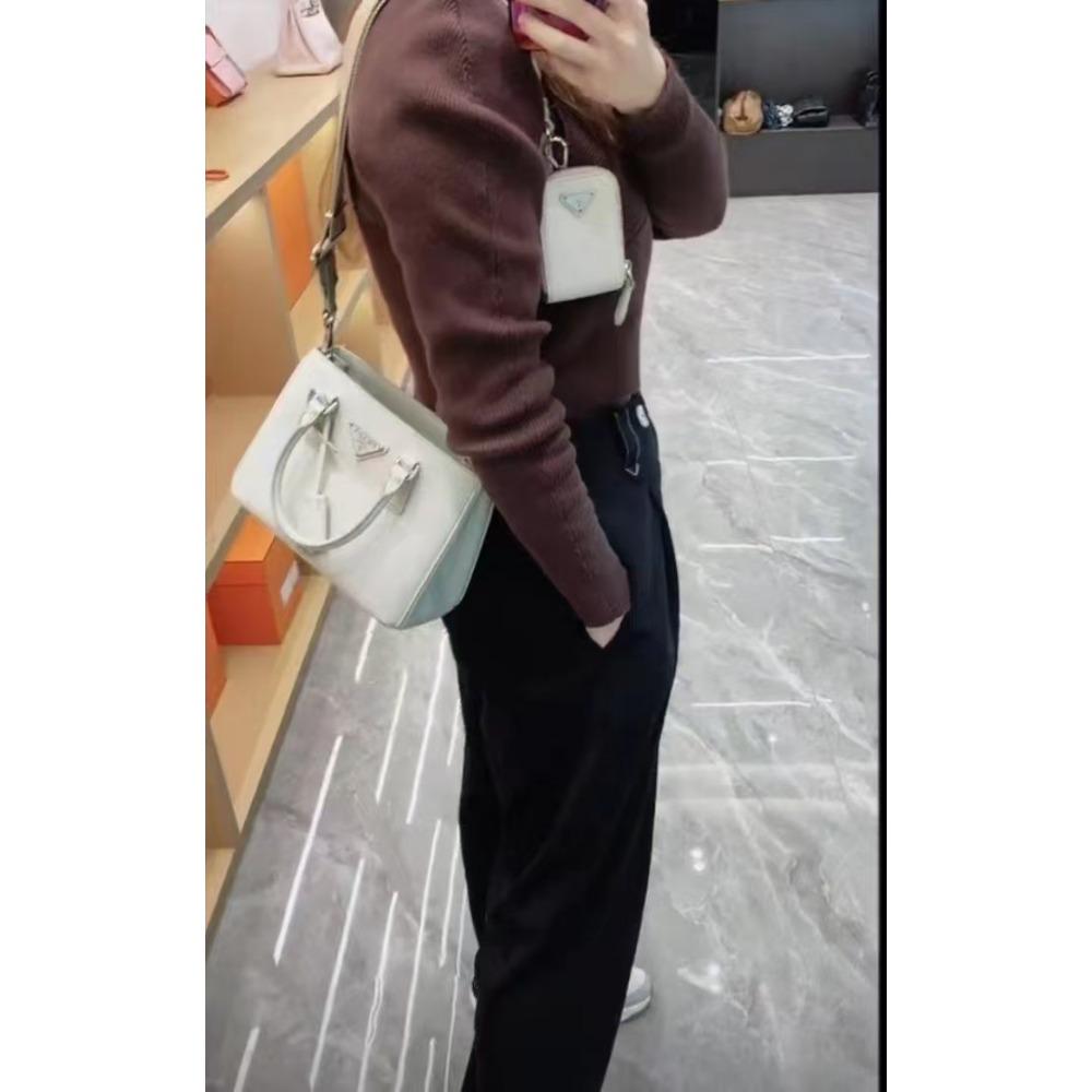 Leder-Damenhandtasche, tragbare Schulter-Umhängetasche, Killer-Tasche, Rindsleder-Tasche, Bacchus-Tasche, Beuteltasche, Faltentasche, Smiley-Tasche.