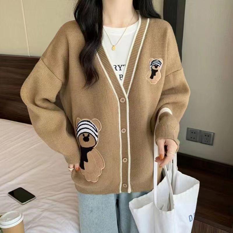 

Женский вязаный кардиган свитер свободного кроя с вышивкой в виде медведя на осень/зиму 2024 One Size хаки