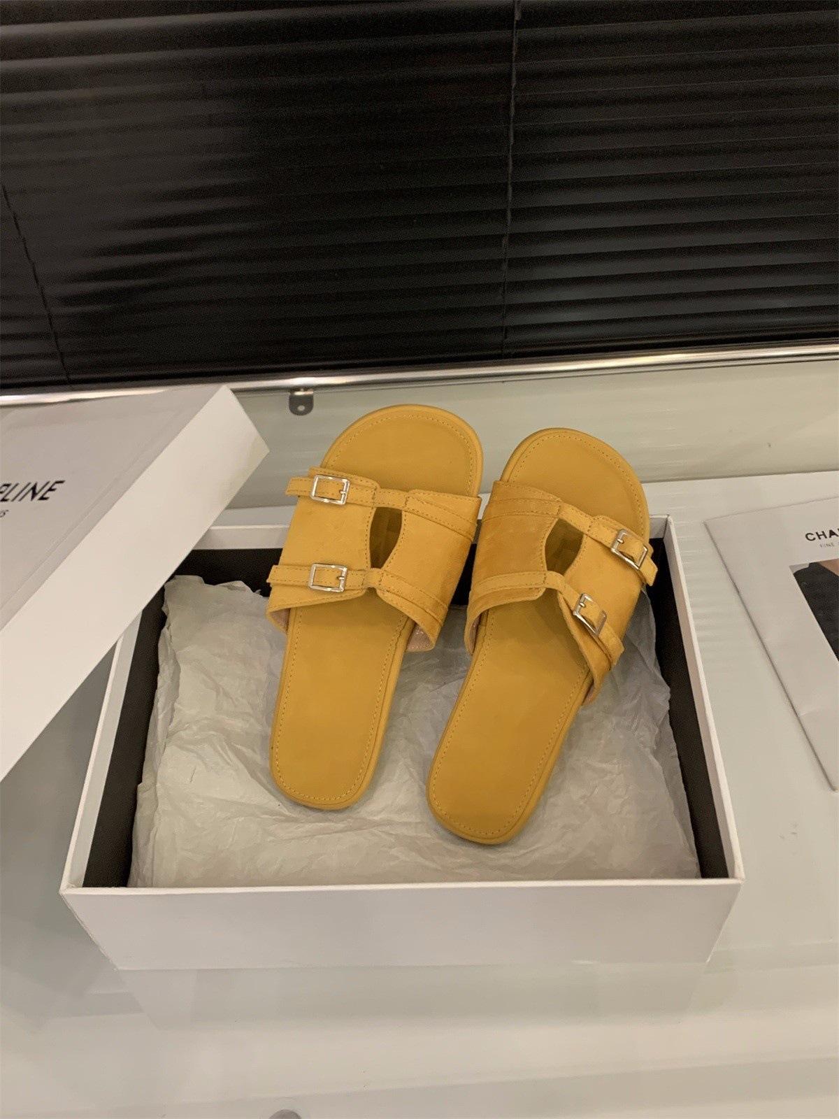 

French small sandals silver flat bottom one-word shoes women s shoes wear 2025 new seaside beach yellow sandals 35 жёлтый