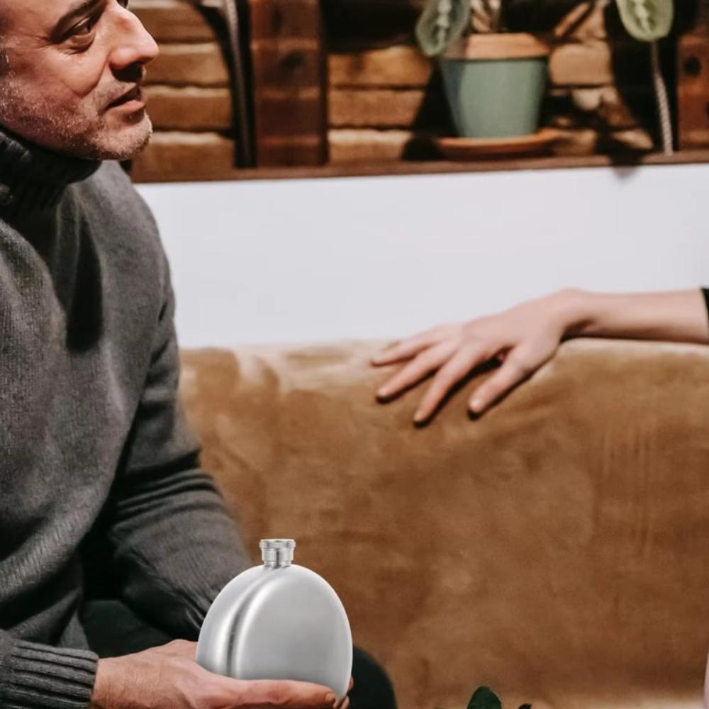 Stainless Steel Round Whiskey Flask 5/8 Oz Hip Flask Portable Pocket Wine Flagon Outdoor