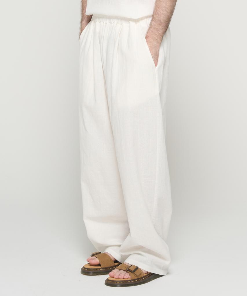CARGOBROS Linen-Like Pintuck Wide Shorts (White)