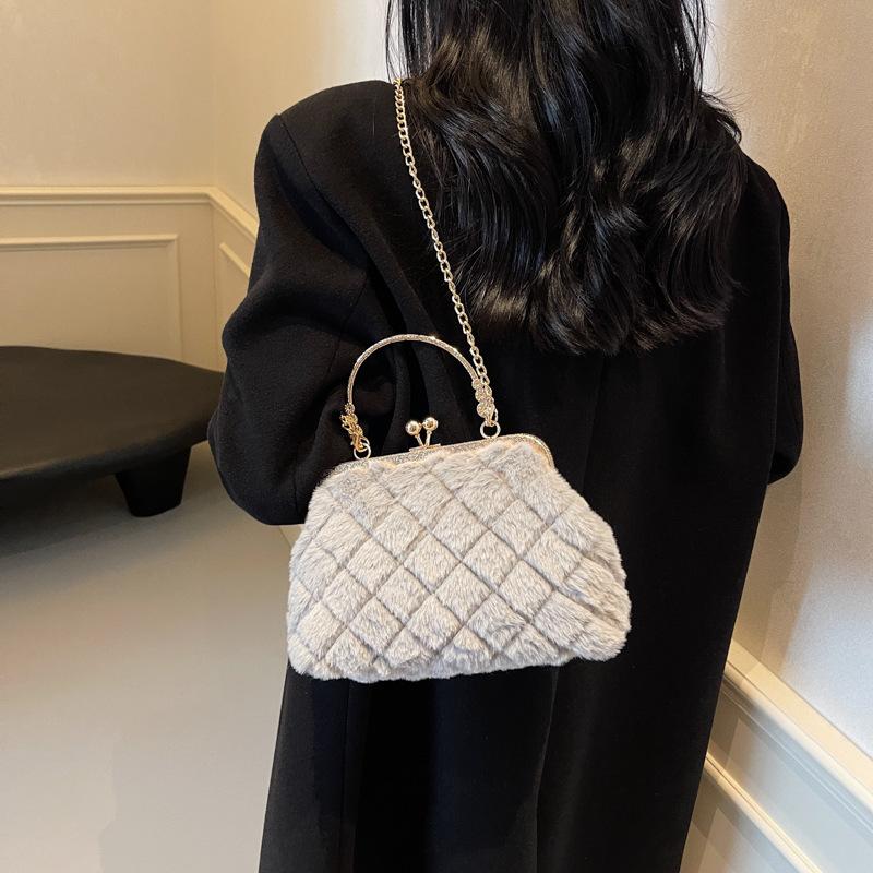 Rhombus chain small bag women's 2025 new plush bag versatile clip shell bag handbag hair bag
