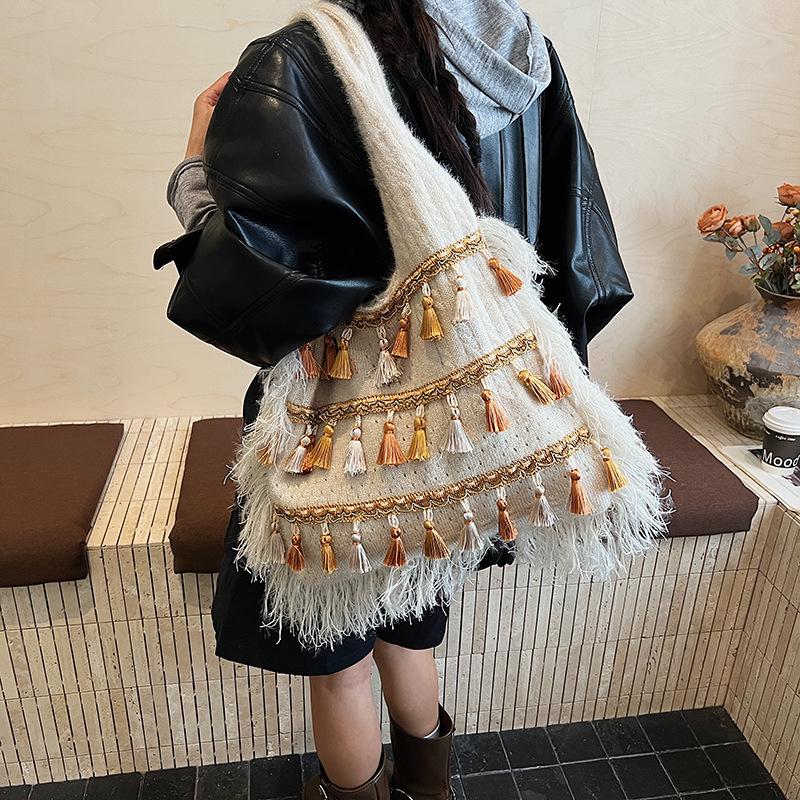 Ethnic Tassel Small Square Bag: Versatile, Large-Capacity Women's Shoulder Bag for Simple Vacation Style