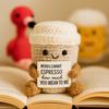 Lustige handgehäkelte Kaffeetassenfigur mit Karte Niedliches Schreibtischornament Gestrickte Feiertagsgeschenke Heim- und Bürodekoration