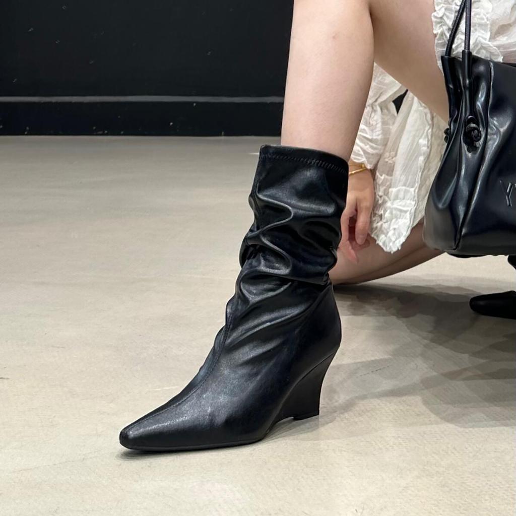 White Martin Boots Women's 2025 New European and American Versatile Pointed Toe Heel Elastic Thin Medium Tube Stacking Boots.