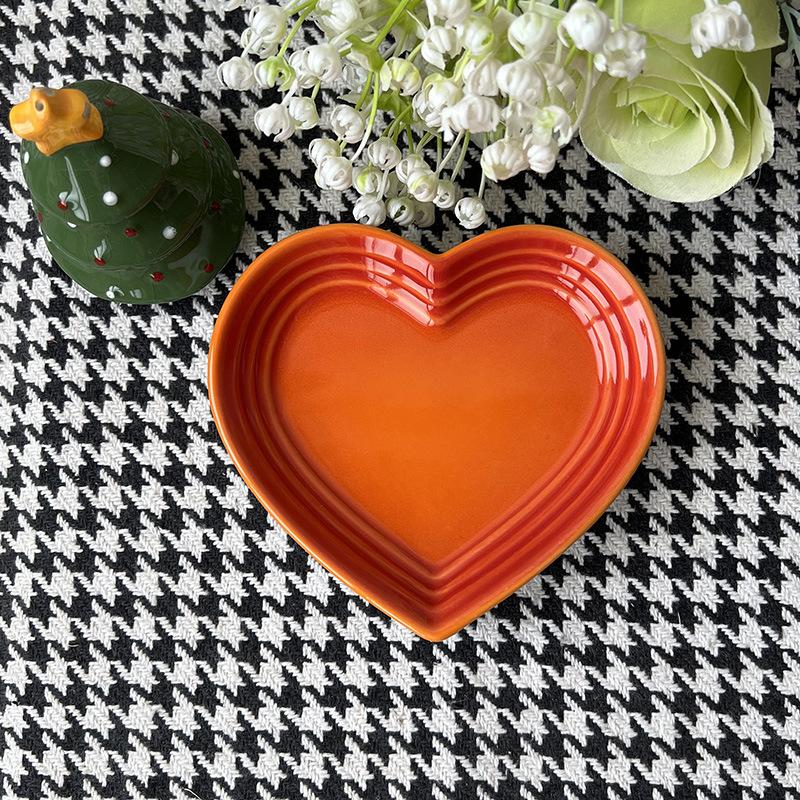 Ceramic Cat Bowl Heart Shaped Extra Wide Anti Vomiting Design for Stress Free Cat Feeding Time