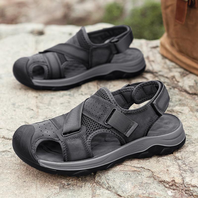 Summer Sandals Men's 2025 New Fashion Trend Versatile Men's Beach Shoes Soft Sole Outdoor Leisure Sports Wear-resistant