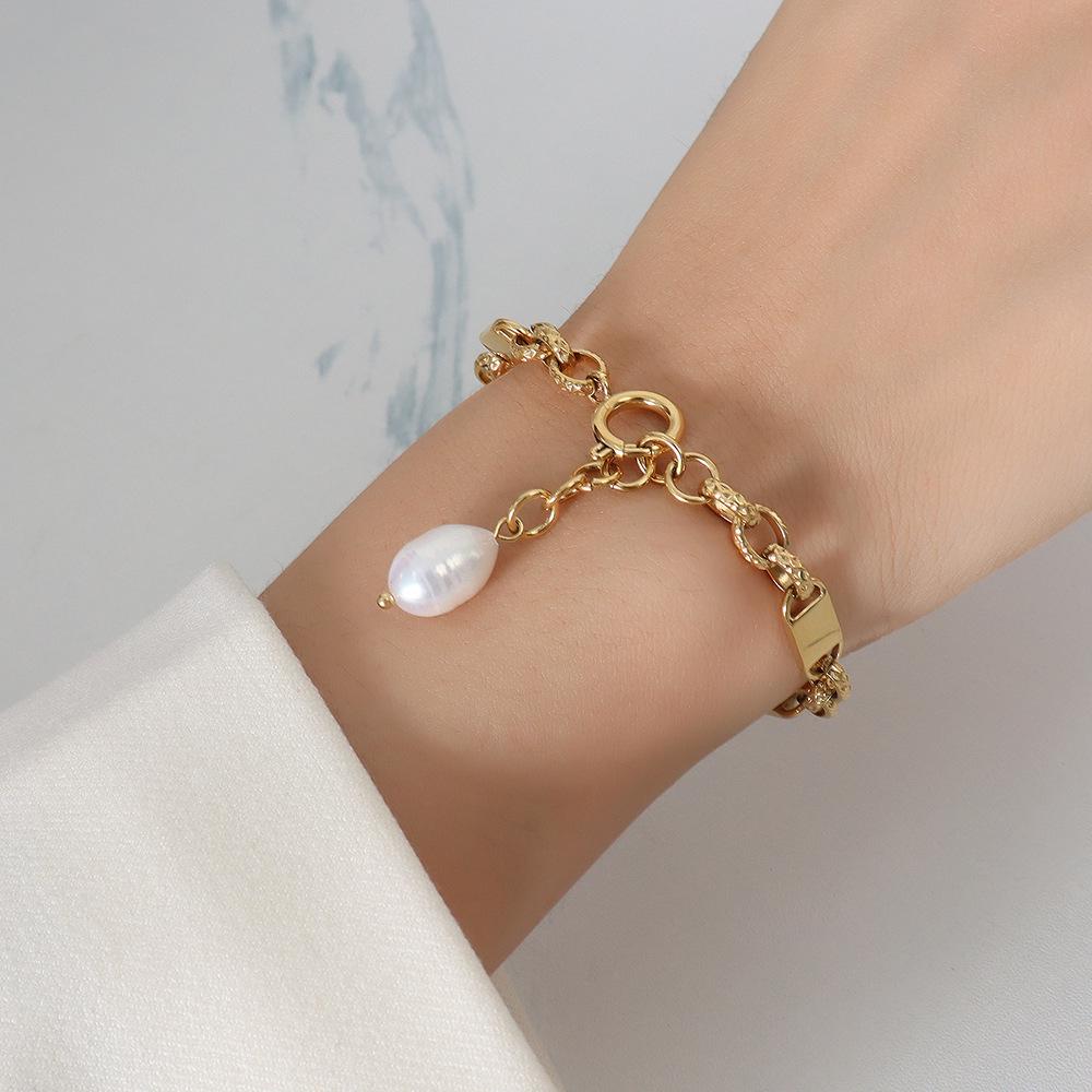 French Retro Niche Design Titanium Steel Bracelet with 18K Gold Plating, Tassel, and Freshwater Pearls for Women