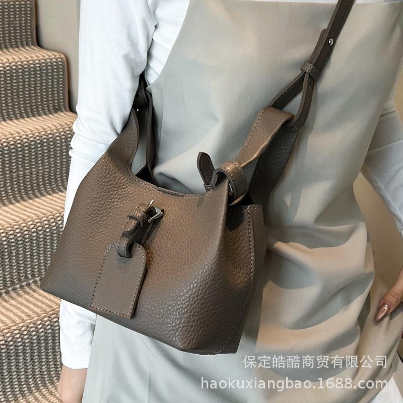 This Year's Popular Bags, Women's 2025 New Trendy Portable Bucket Bags, High-end Versatile Shoulder Bags, Messenger Bags.