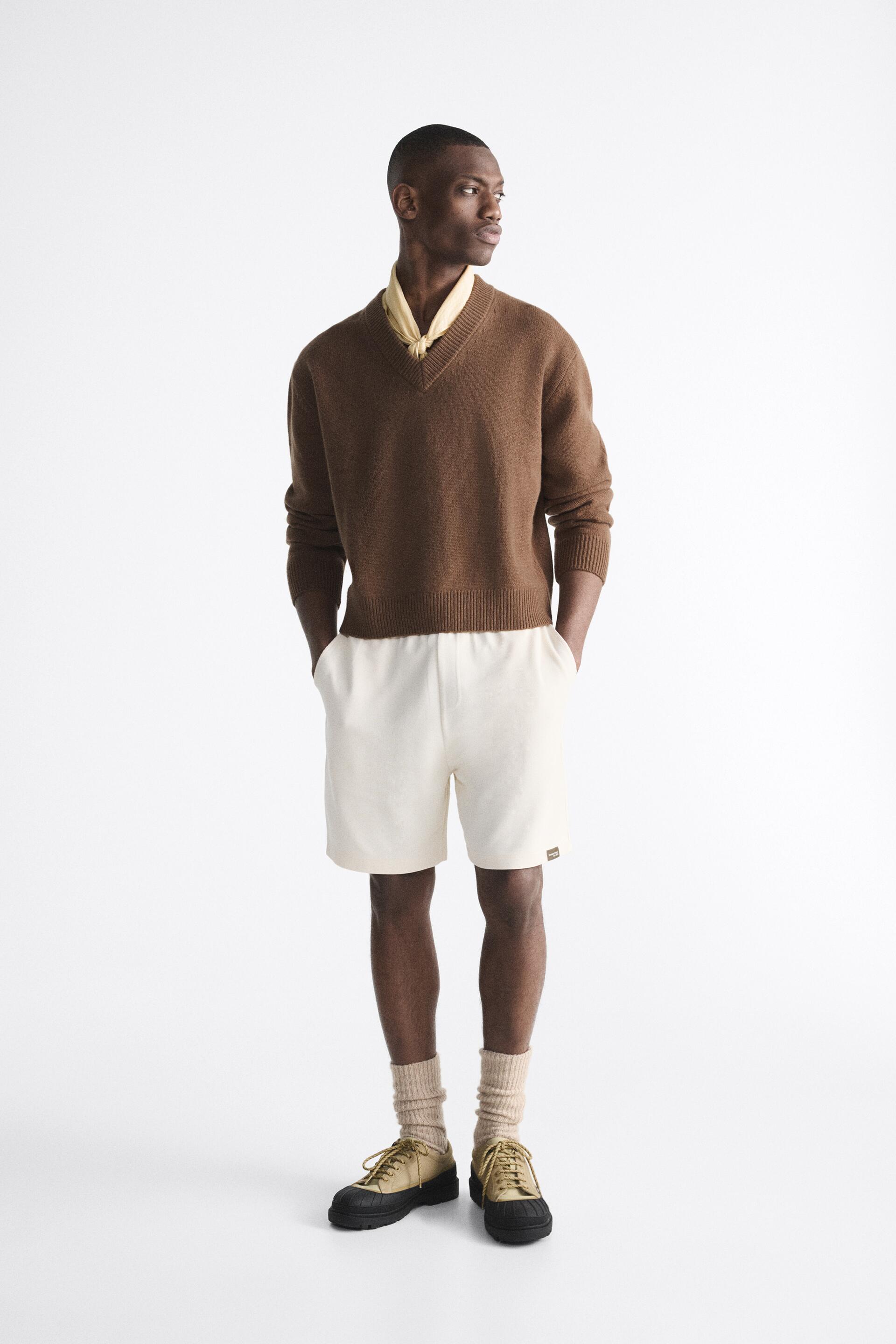 

ТЕКСТУРИРОВАННЫЕ ШОРТЫ-БЕРМУДЫ С ЭТИКЕТКОЙ