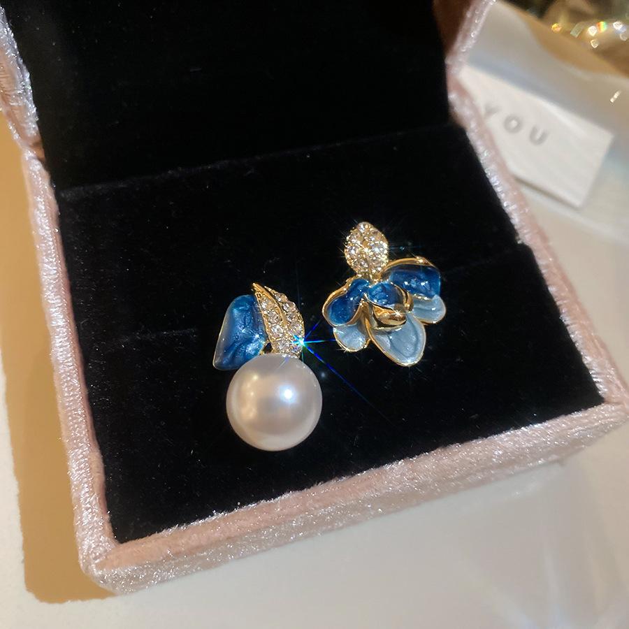 Medieval Vintage Dripping Oil Flower Earrings Retro Niche High-end Earrings Light Luxury Versatile Temperament Earrings Women