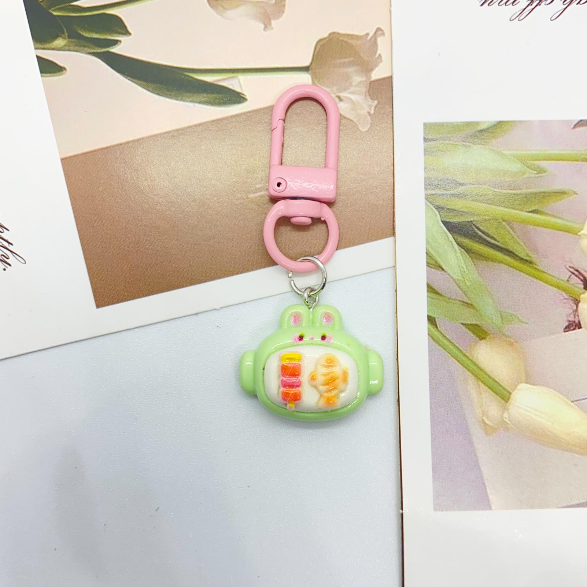 

Мультяшный кролик и рыбный кебаб смоляной брелок - милый шарм для рюкзака и подарок для студента