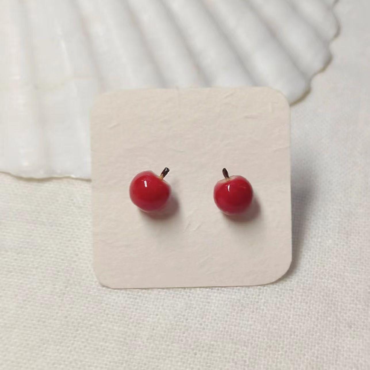 

2025 Женские асимметричные серьги-пусеты в виде яблока и вишни - Милые и стильные