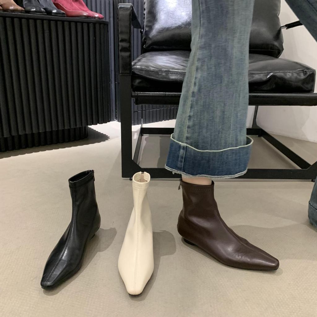 Fried Soft Slope Heels~ Autumn and Winter New White Bone Essence Commuter Flat-bottomed Beige Short Boots Are Simple