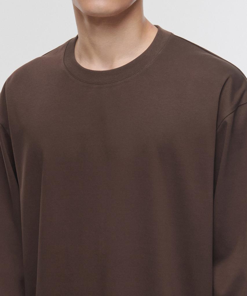MUSINSA STANDARD Silket Relaxed Crew Neck Long Sleeve T-Shirt [Dark Brown]