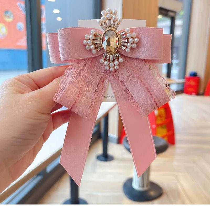 Pink Fabric Lace Bow Tie Brooches for Women Cross Pearl Crystal Shirt Collar Pins Fashion Brooch Wedding Party Jewelry