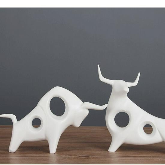 Light Luxury Abstract Cow Figurine: Wealth-Attracting Decor for Living Room, Wine Cabinet, or Office – Elegant Opening Gift