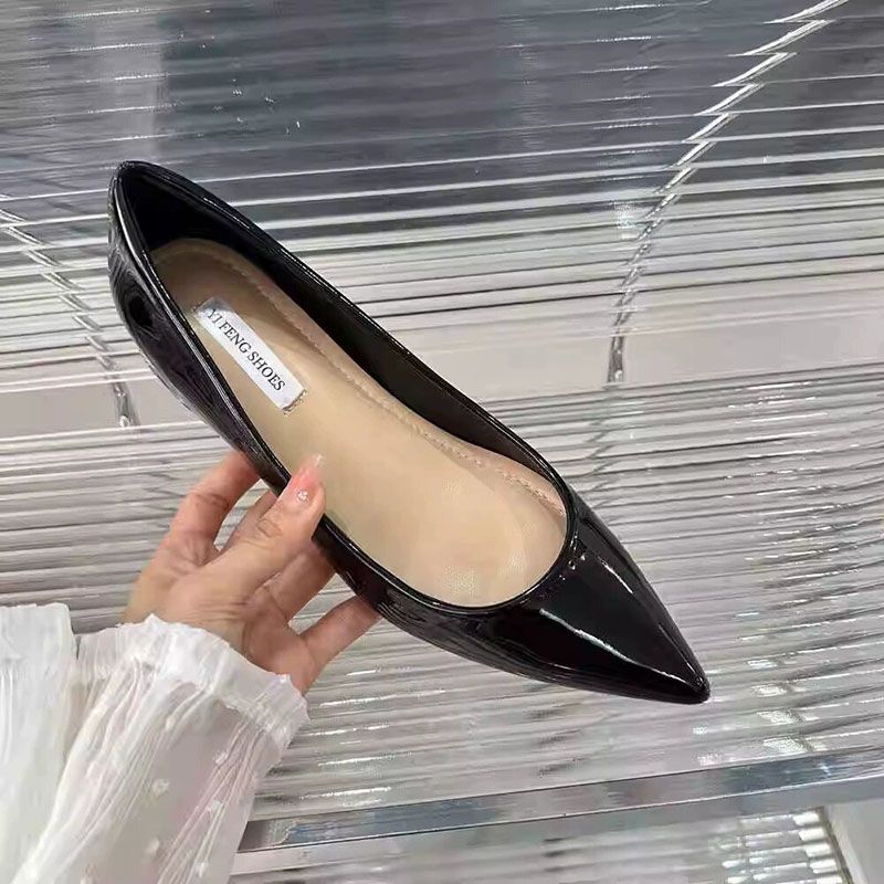 French nude inner height increase single shoes 2025 new versatile light mouth commuting pointed temperament comfortable women's shoes