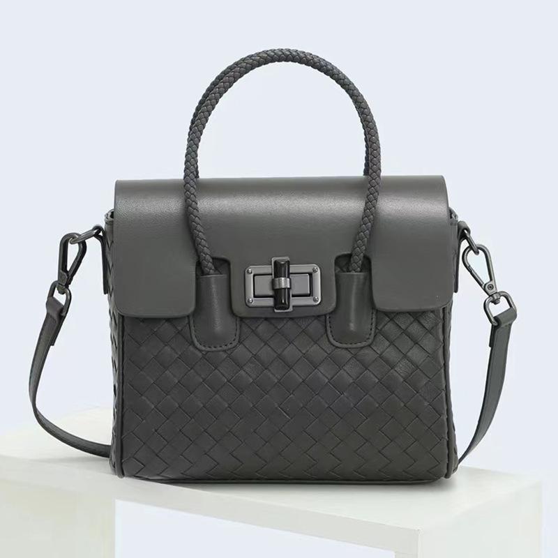 Geantă din piele de oaie 2025, nouă geantă de mână țesătă manual, cu senzație de înaltă culoare, culoare contrastantă, cu un singur umăr.