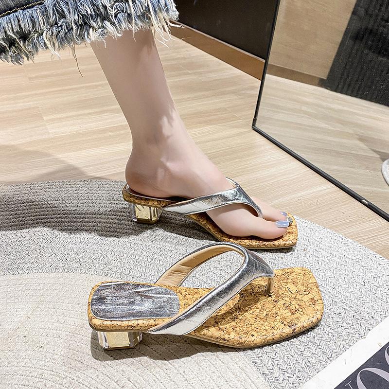 2025 summer new thick heel Roman sandals women wear black pinch flip-flops beach sandals women's shoes
