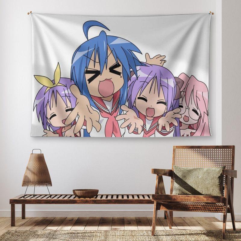 Tapestry Anime Giapponese Lucky Star Q, Morbido Adorabile Arte da Parete per Camera da Letto Soggiorno Decorazioni per Dormitorio