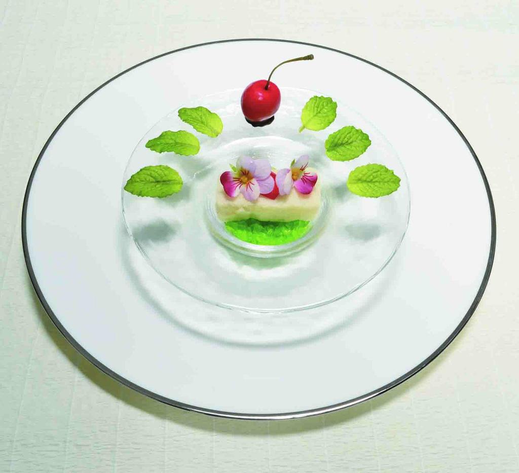 Toyo Sasaki Glass Orbit Rimmed Bowl Plates, 176mm, Set of 3, Made in Japan, Large Round Plates, Glass Dishes, Tableware, 46158