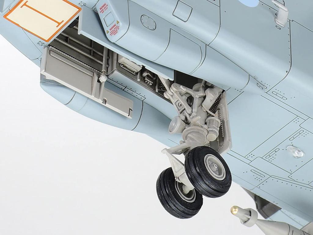 Tamiya Měřítko speciální projekt série Italeri pilot britské armády Tornado plastový model 25425 1/32 GR.4 (s postavou) 25425-000