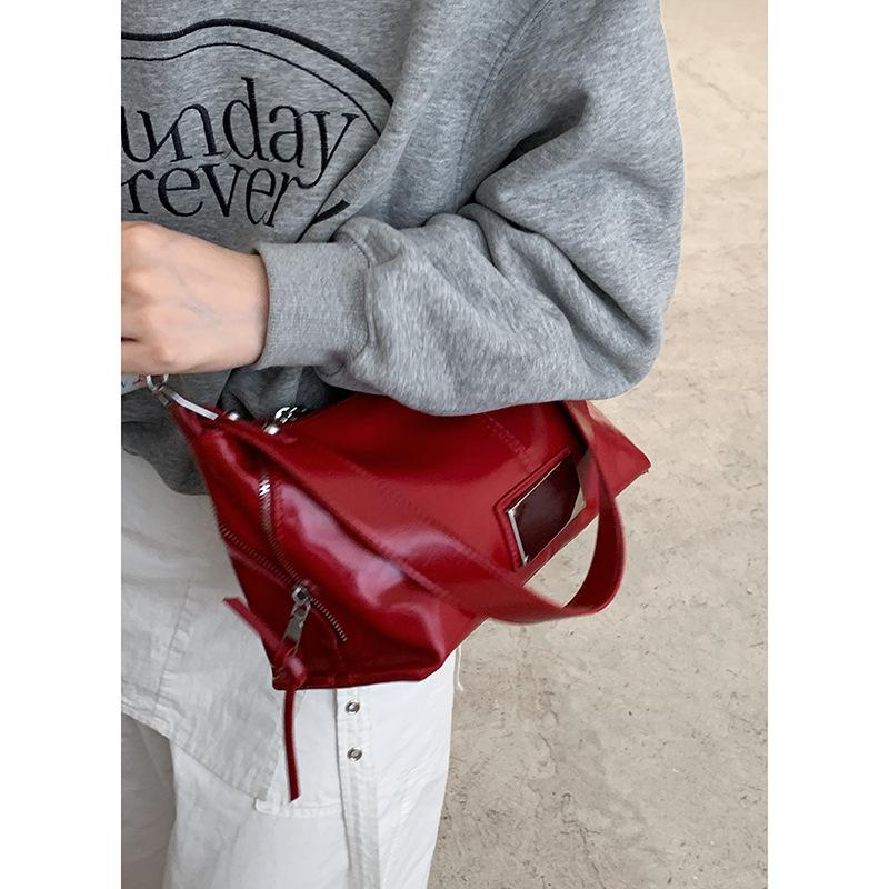 Retro Red Underarm Bag Women's 2025 New Fashion Commuter Bag Versatile Large-capacity Messenger Bag One Piece Delivery