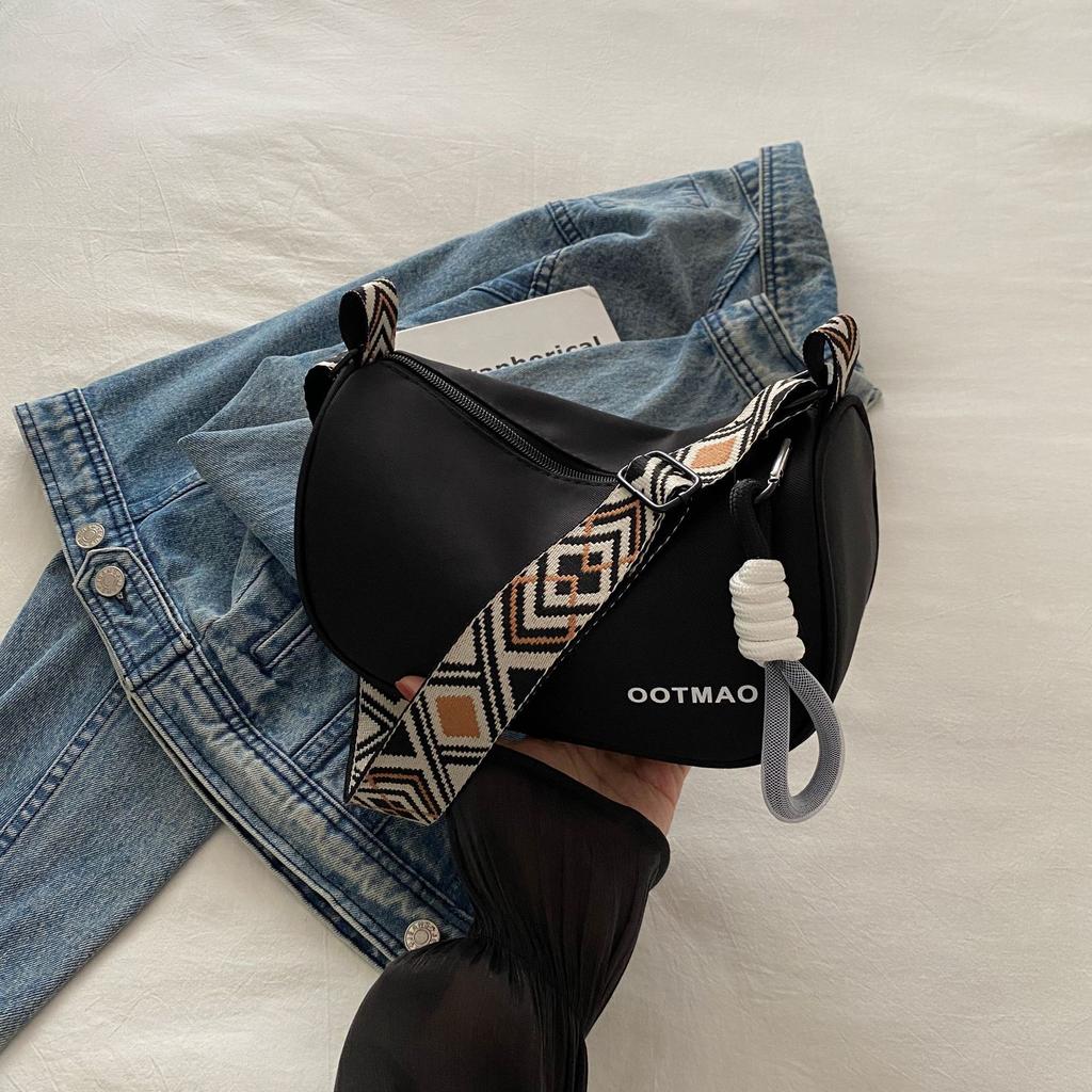 New Women's Bags Fashionable and Versatile Dumpling Bags Casual Sports Broadband Crossbody Bags Lightweight and Simple Shoulder Bags