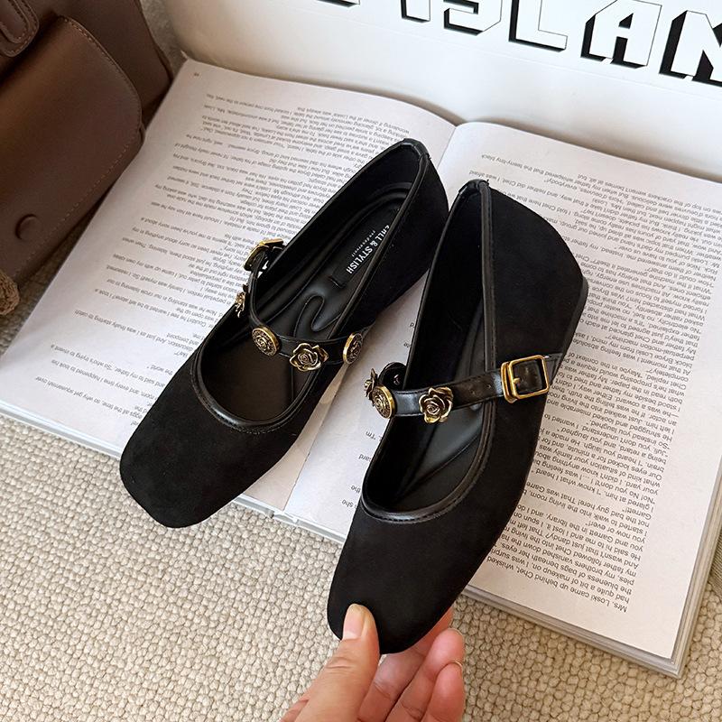 

- Temperament square head retro word with shallow mouth inner height increase single shoes women s fattening and widening large size women s shoes 35 чёрный