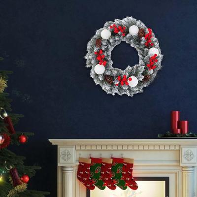 Künstlicher Weihnachtskranz mit künstlichen grünen Blättern, festliche Girlande im Landhausstil