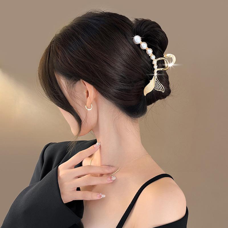 High-End Women's Rhinestone Hair Shark Clip - Large, Stylish, and Trendy Hairpin